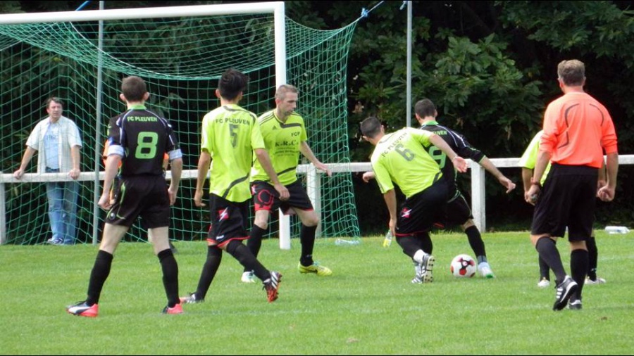 Le FC Pleuven Passe Contre L'US Portugaise - Quimper - Football ...