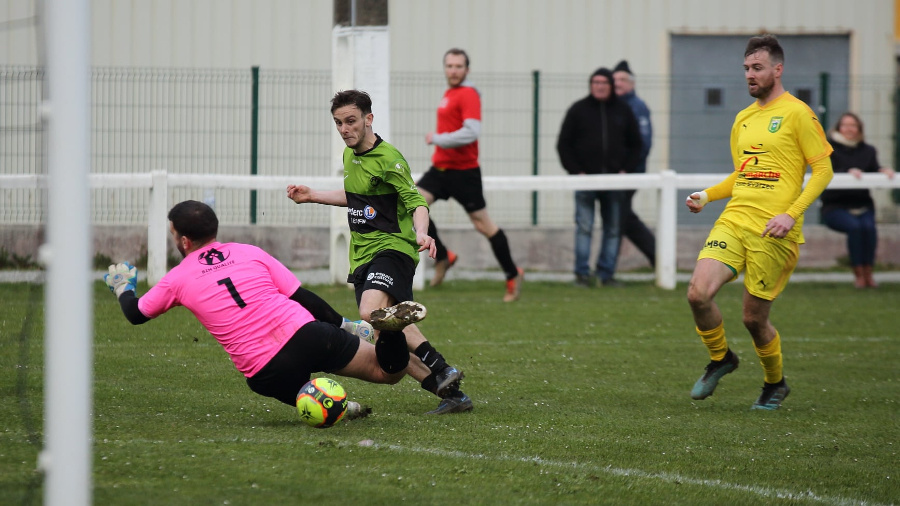 Les Dragons Font Chuter Le Leader - Fouesnant - Football | Newsouest.fr